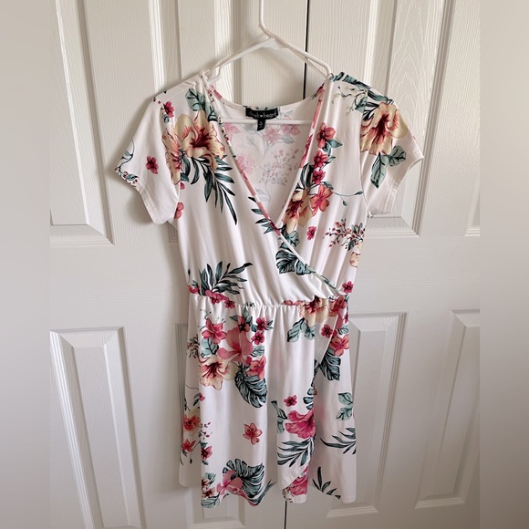 Flowers white dress - Picture 1 of 3